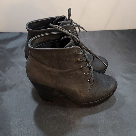 MOSSIMO SUPPLY CO WOMEN'S SUEDE HIGH HEEL ANKLE BOOTS - Picture 8 of 16